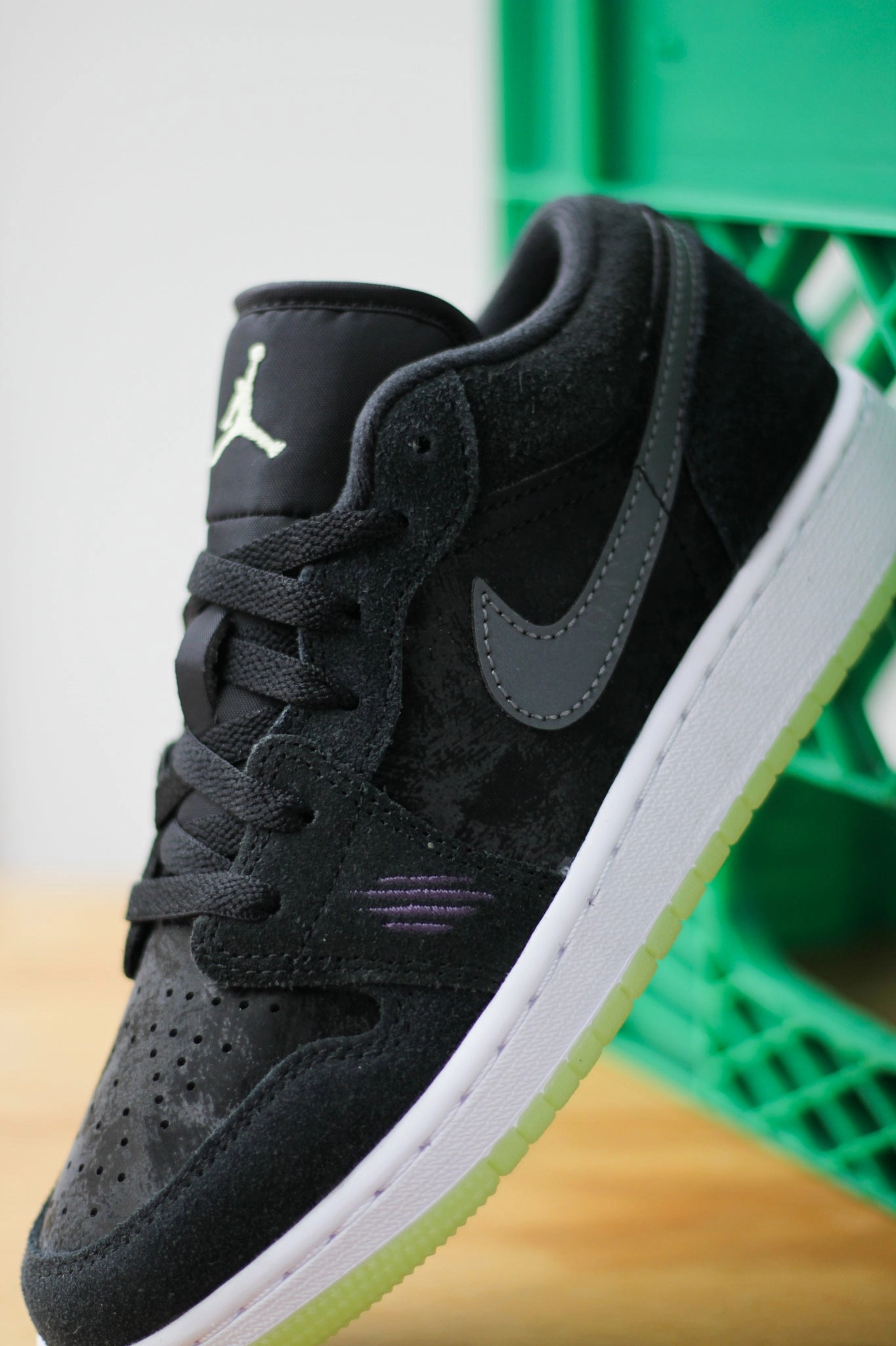 AIR JORDAN 1 LOW (GS) "BLACK/IRON GREY-BARELY VOLT-DARK RAISIN" Nike Track And Field Throwing Shoes