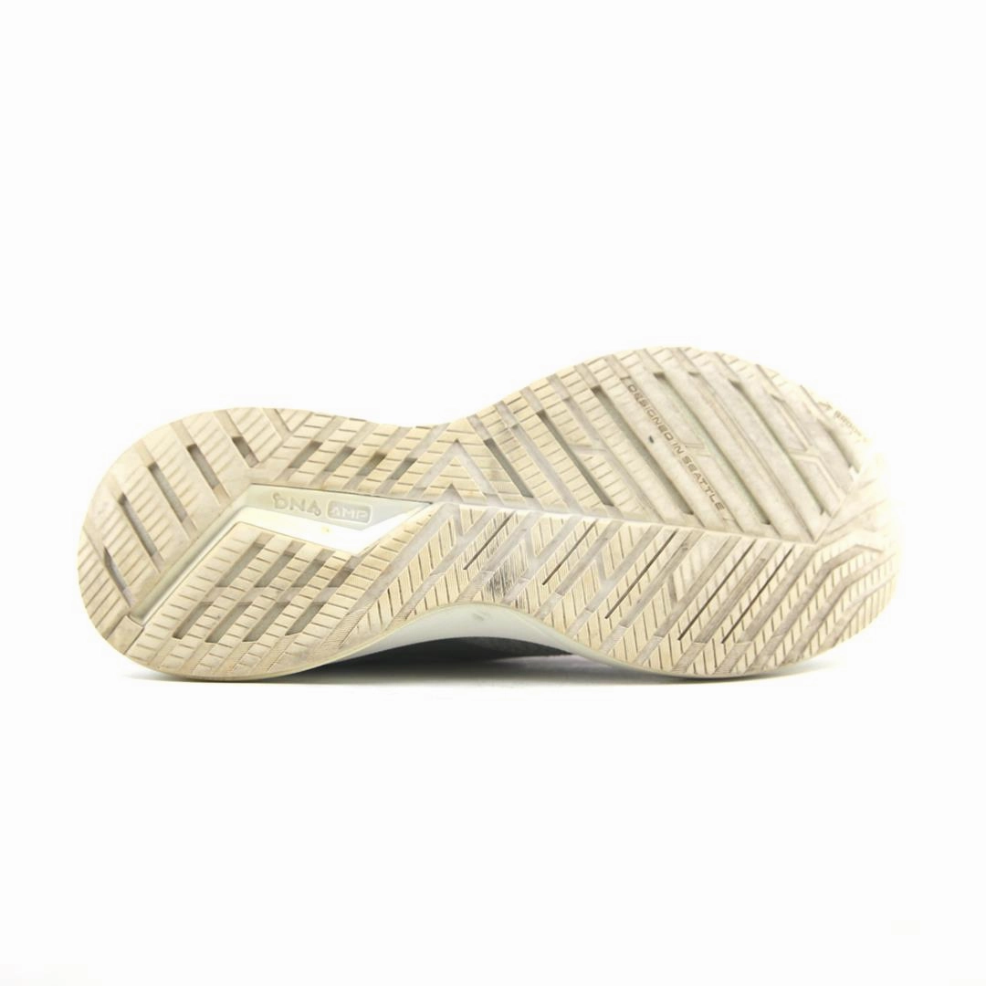 Judah 1s Basketball Shoes BROOKS LEVITATE 5