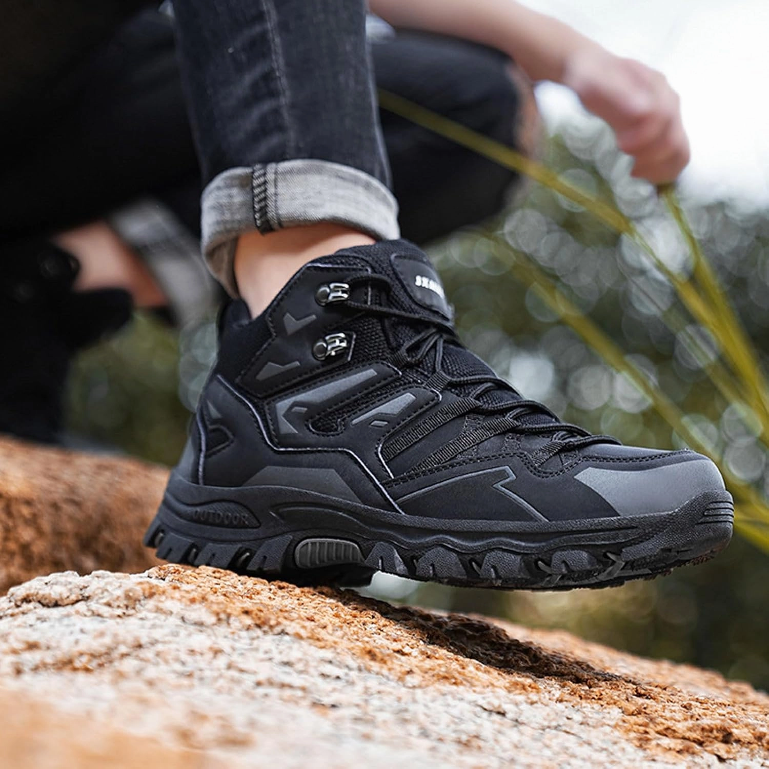 Men and Winter Hiking Shoes High Top Climbing Hiking Outdoor Casual Sports Shoes Outdoor Casual for Men Lined Casual Shoes