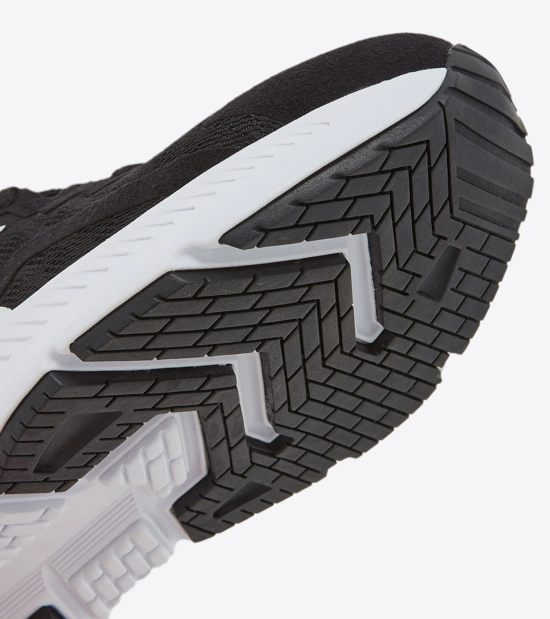 Diadora Unisex Mythos Volo 3 Youth- Black/White (101.179065_C7406) Trail Running Shoe Reviews