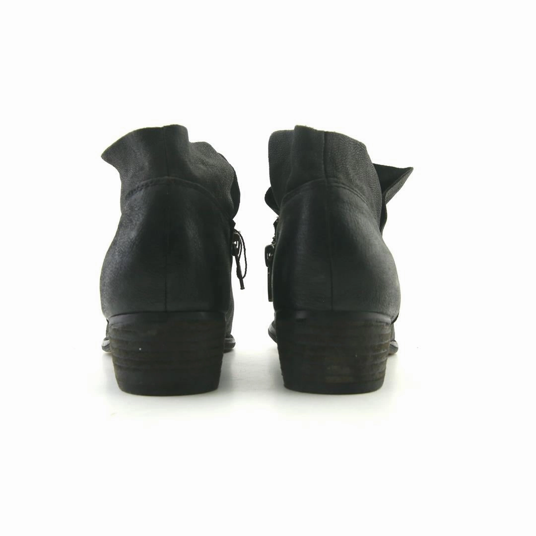 Ducks Basketball Shoes SEYCHELLES .