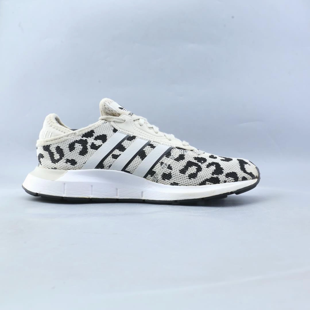 Female Running Shoes ADIDAS SWIFT RUN X