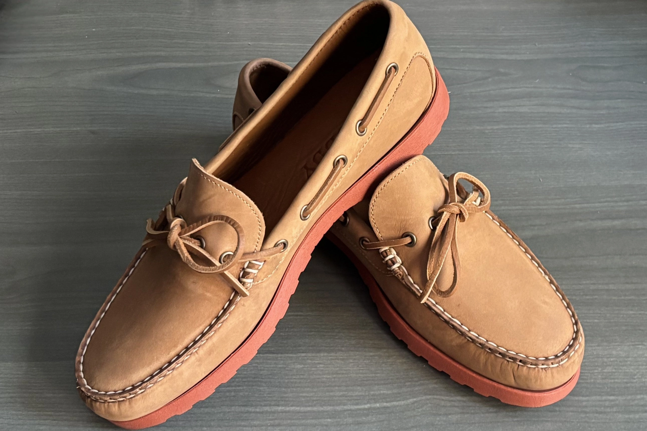 LE Men's Canoe Shoe: Balsam Leather Brick Cousu Main Espadrilles