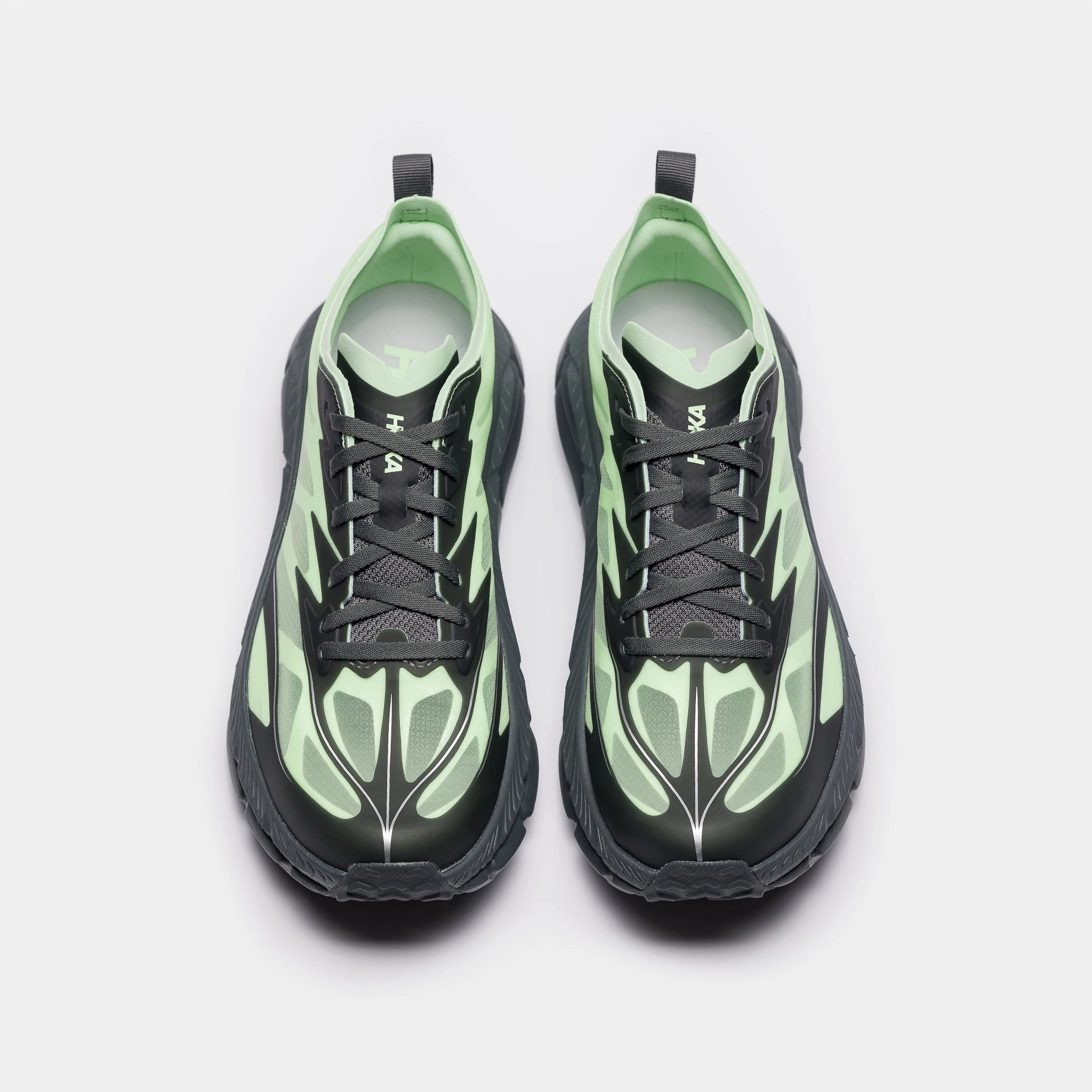 Light Shoes Mafate Speed 4 Lite Sneaker in Luna Moth/Cosmic Grey