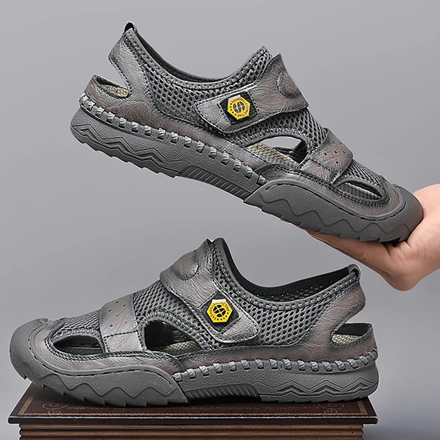 Casual Shoes Trending Now Men's Summer Mesh Breathable Casual Beach Shoes and Sandals Mens Hiking Sandals