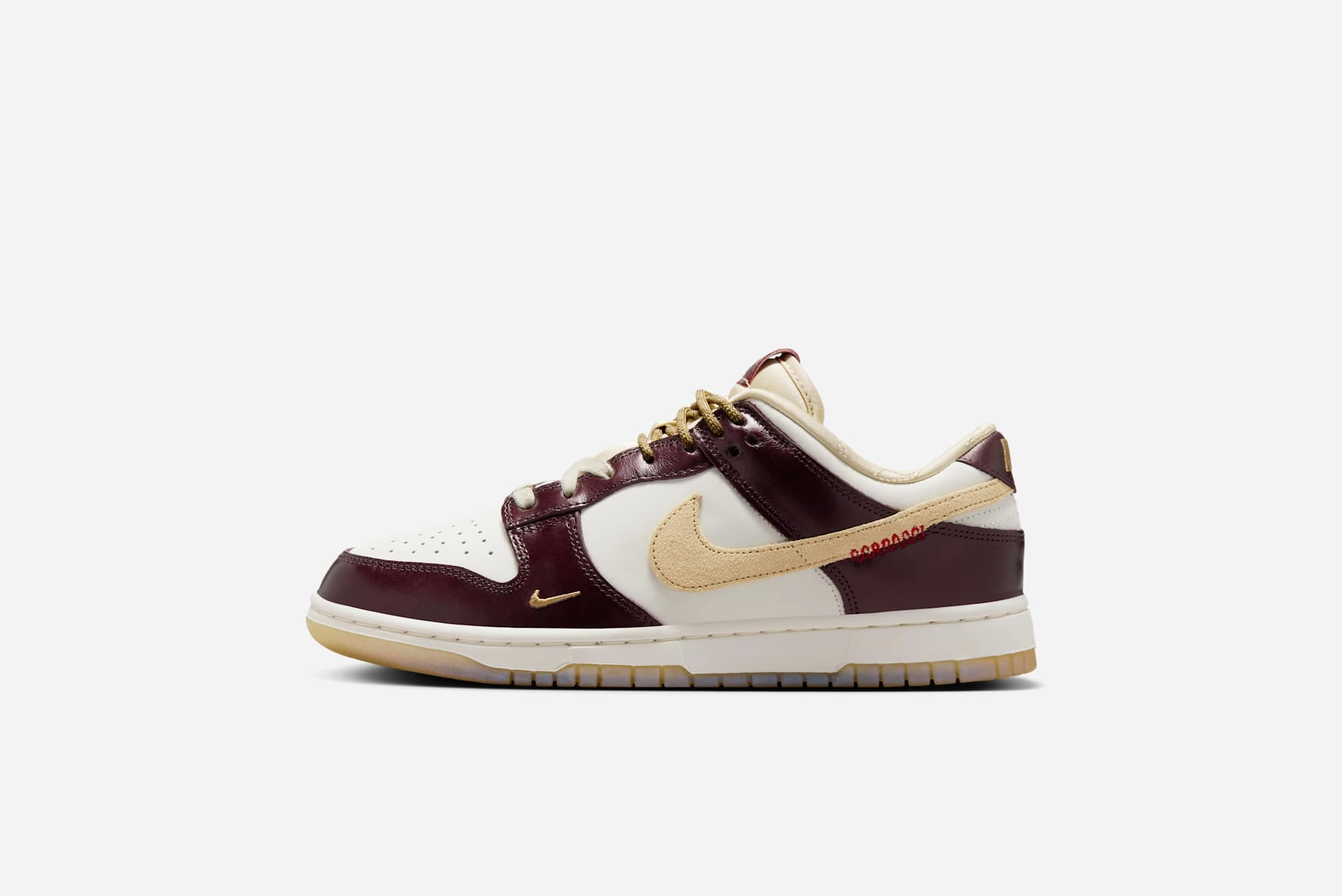 Nike Team Hustle Shoes Nike "Dunk Low LX" W - Sail / Team Gold