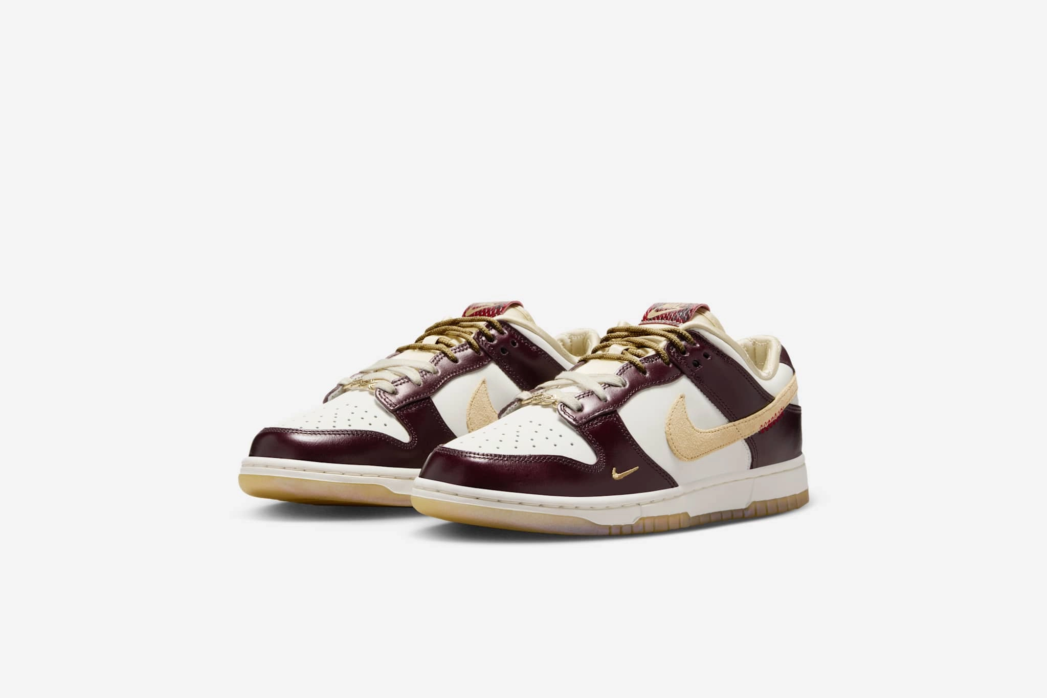 Nike "Dunk Low LX" W - Sail / Team Gold Pink Nike Shoes