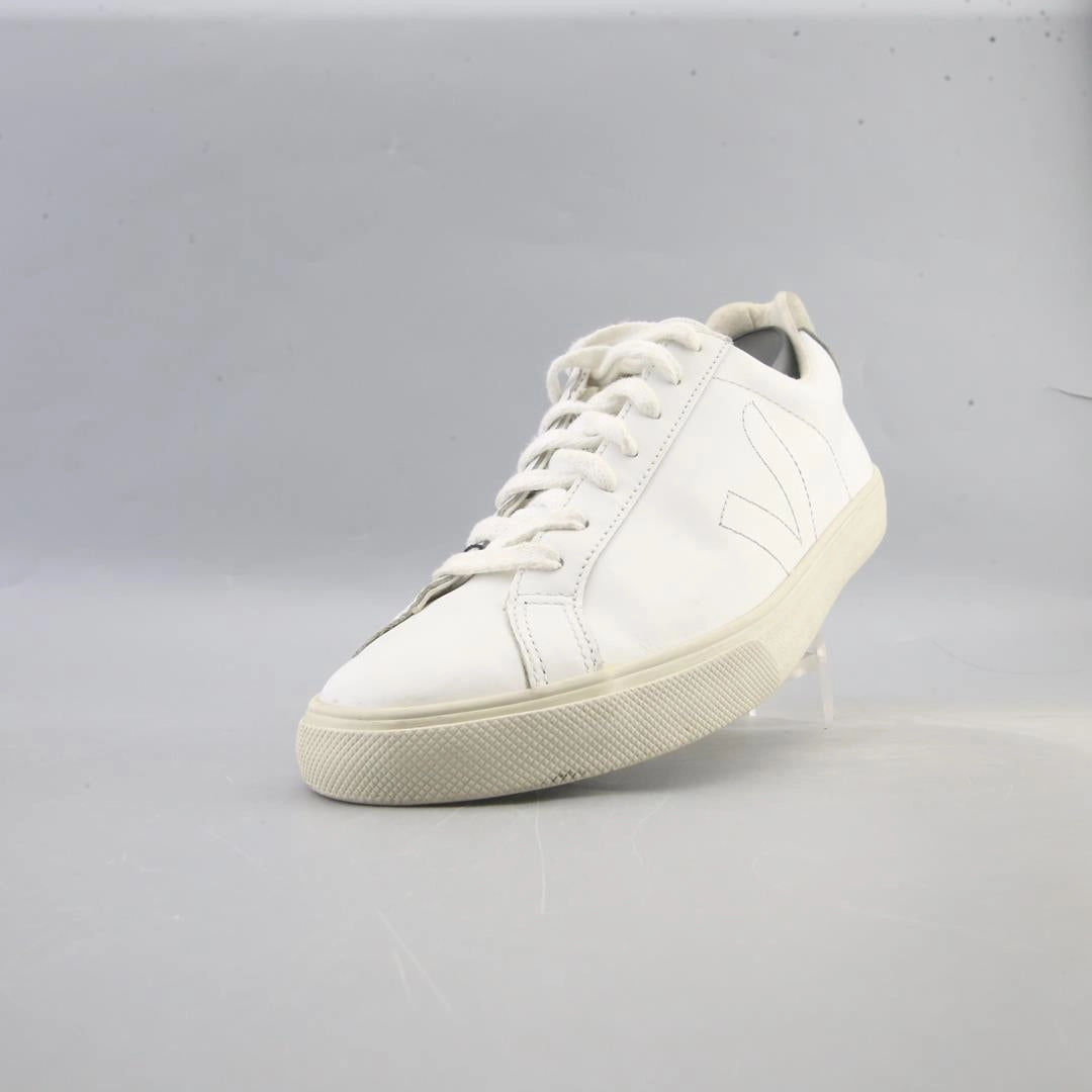 Grade School Basketball Shoes VEJA CAMPO