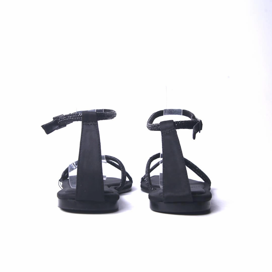 STRADIVARIUS . The History Of Basketball Shoes