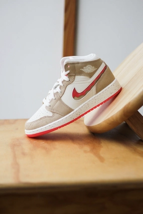 AIR JORDAN 1 MID SE (GS) "DESERT/FUSION RED-PALE IVORY" Nike Air Max 97 Shoes