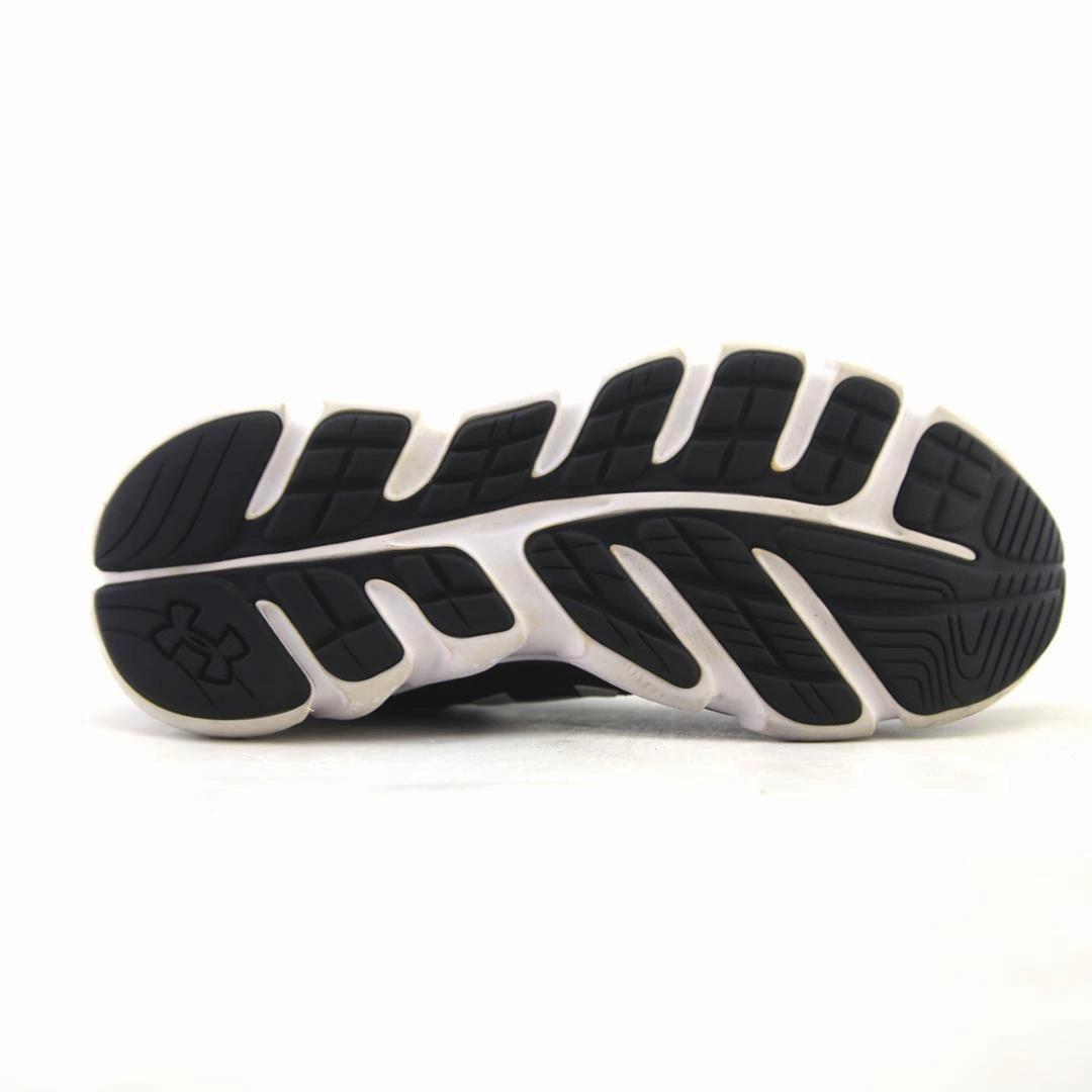 Foot Shaped Basketball Shoes UNDER ARMOUR ASSERT 6